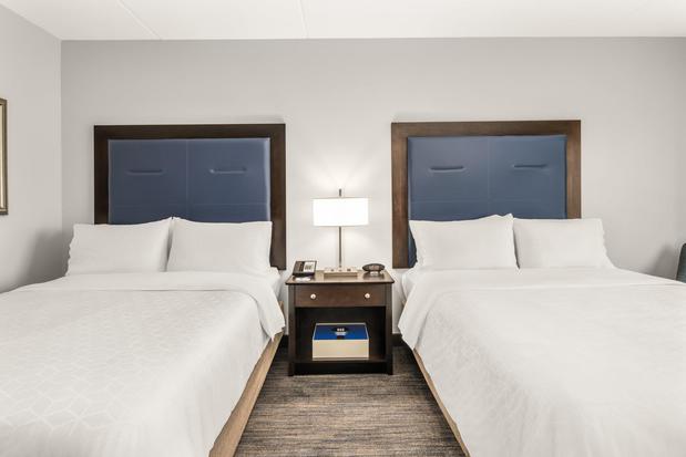 Images Holiday Inn Express & Suites Wilmington-Newark by IHG