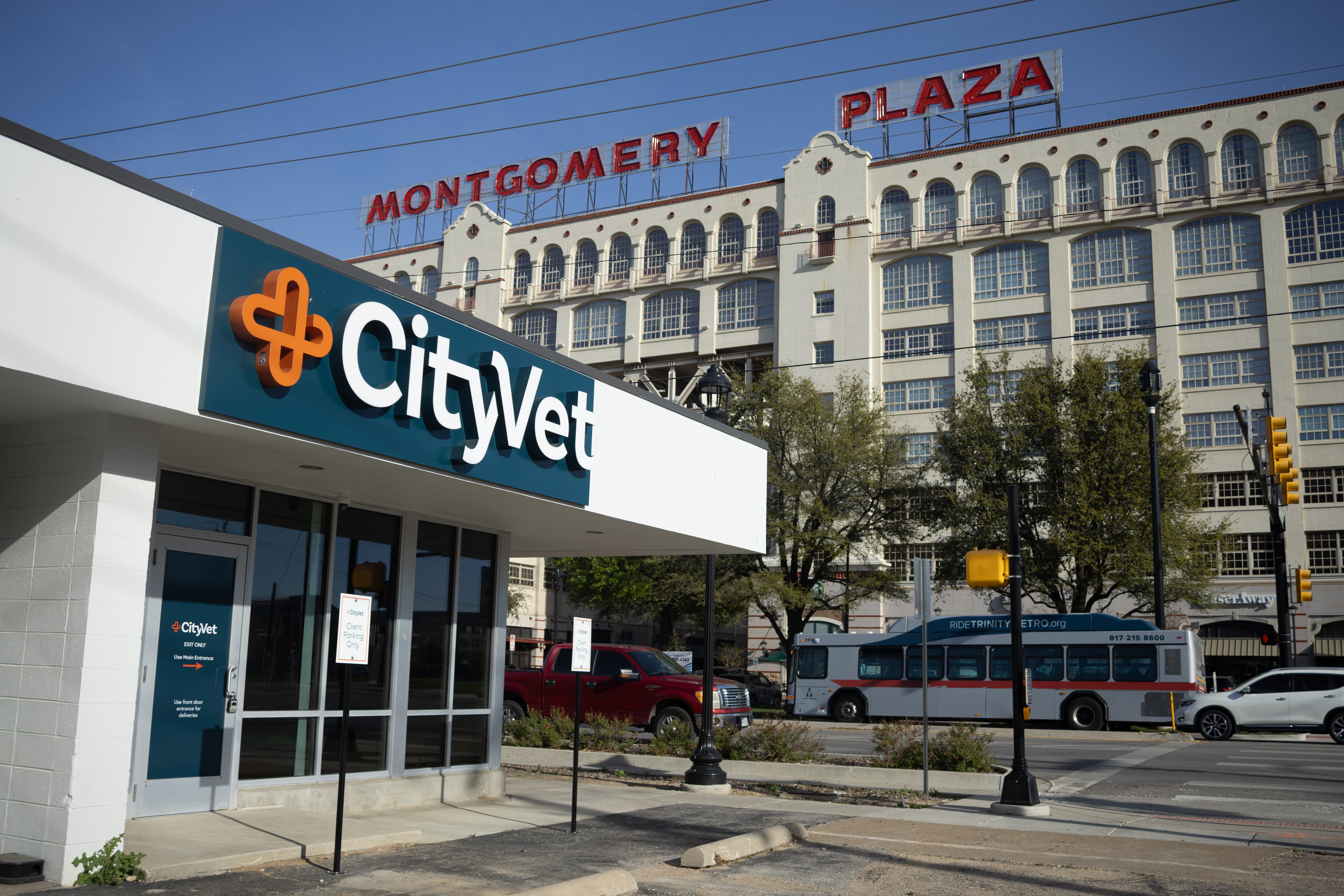 CityVet | West 7th Exterior
