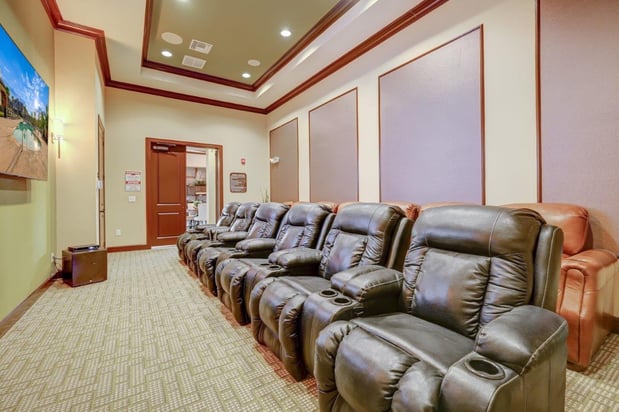 Images Chateau Mirage Apartment Homes