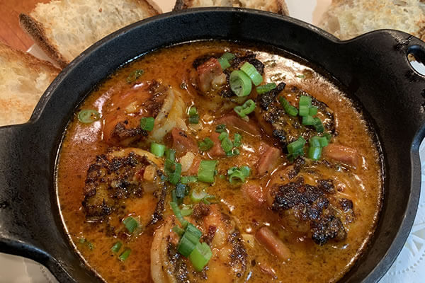 Louisiana Creole Shrimp
Blackened white Mexican shrimp, sautéed onions, sliced fresh garlic, andouille sausage, creole spiced garlic butter served with crusty baguette.