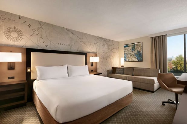 Images DoubleTree by Hilton McLean Tysons