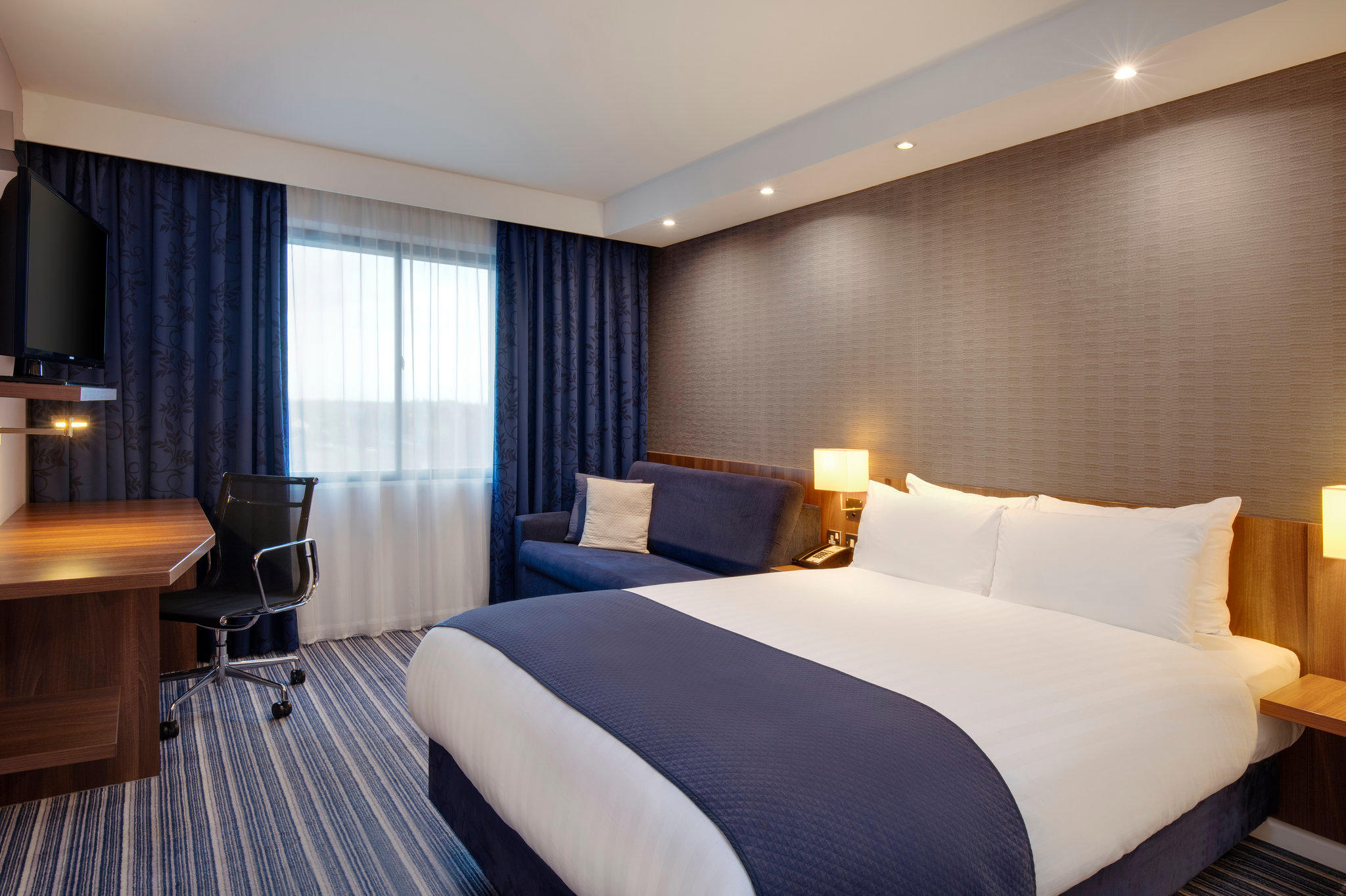 Holiday Inn Express London - Heathrow T5, an IHG Hotel Slough 01753 684001