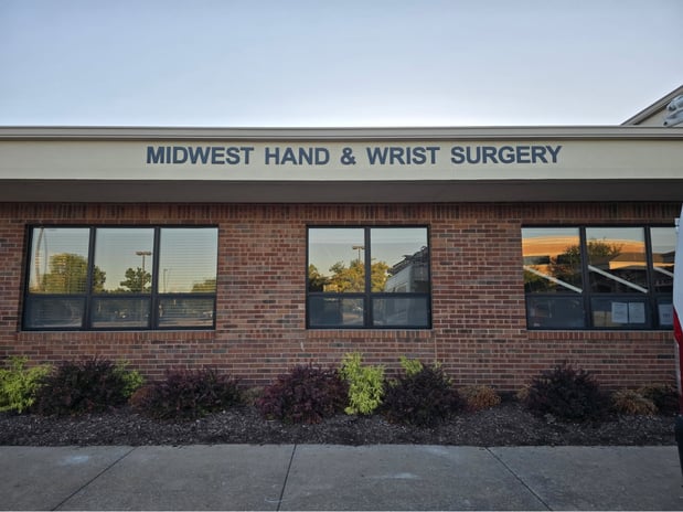 Images Twin Clover Sign and Graphics