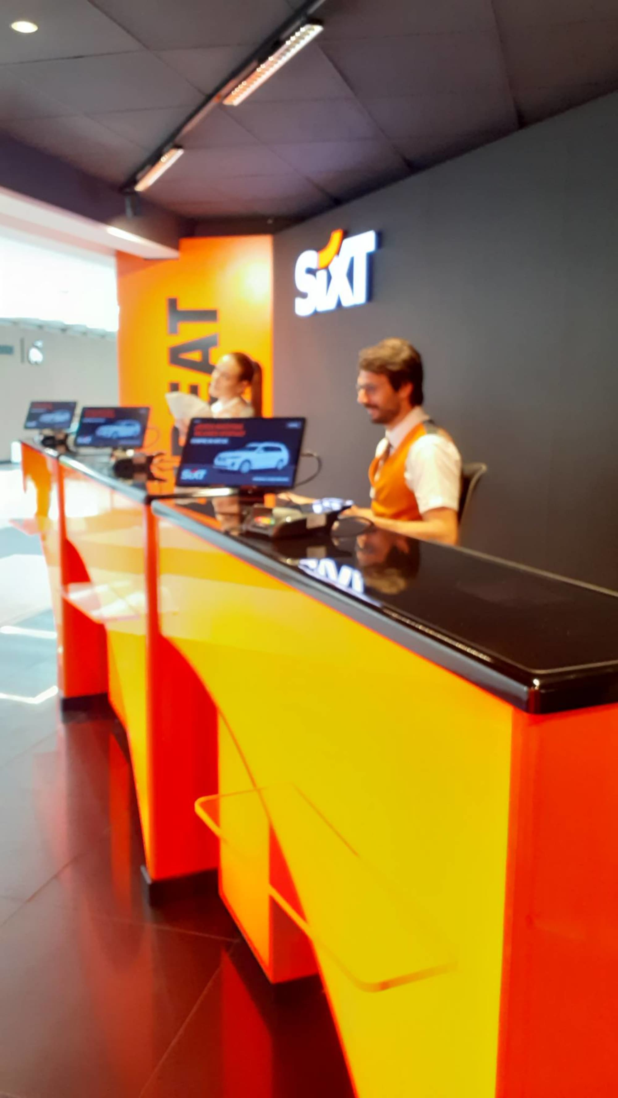 SIXT Alquiler de Coches - Bilbao Aeropuerto (BIO) 4
