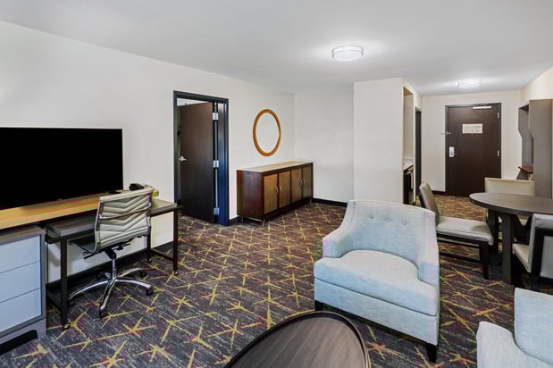 Images Holiday Inn & Suites Tulsa South by IHG
