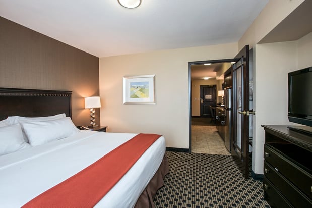 Images Holiday Inn Express & Suites Green Bay East by IHG