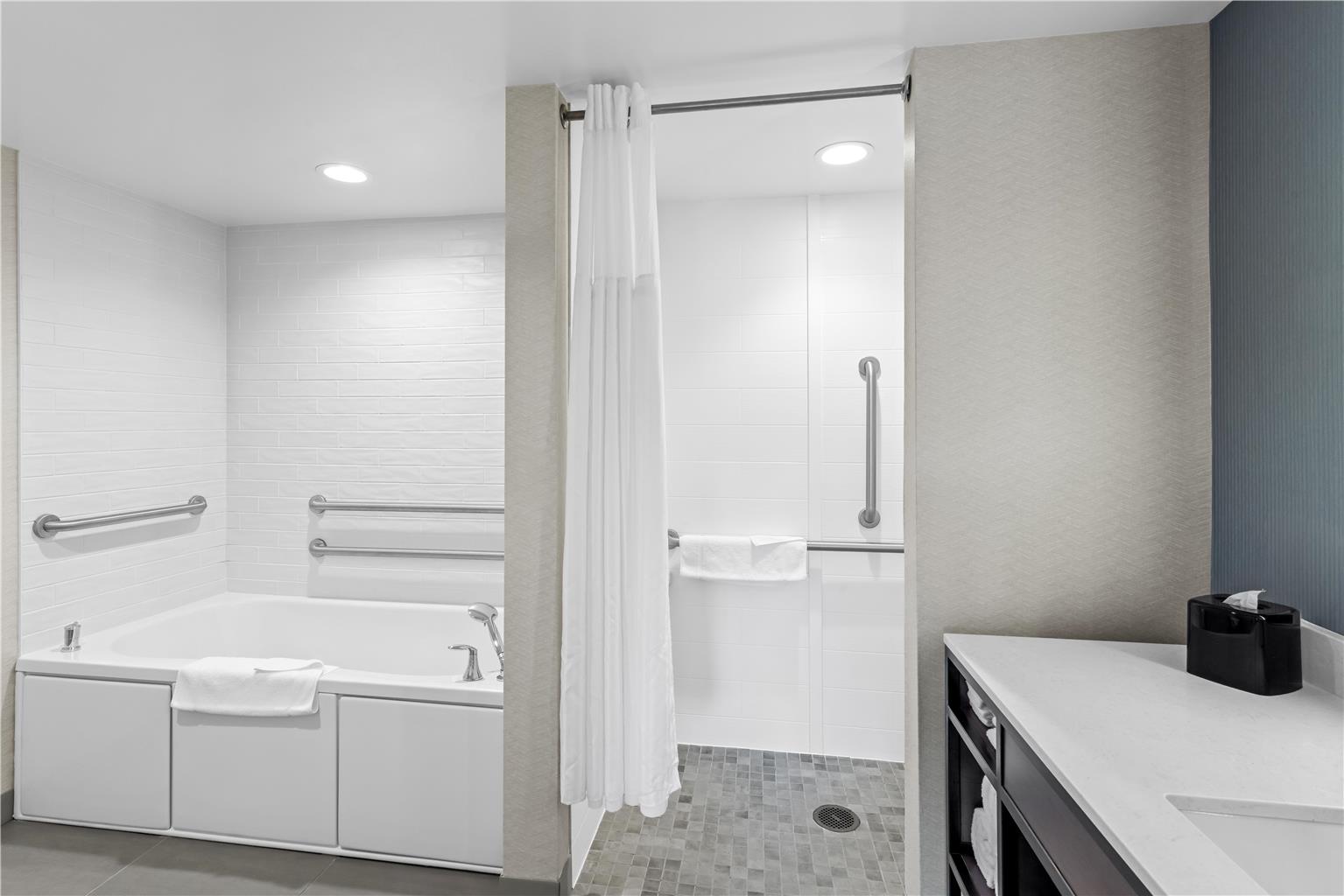 Guest room bath