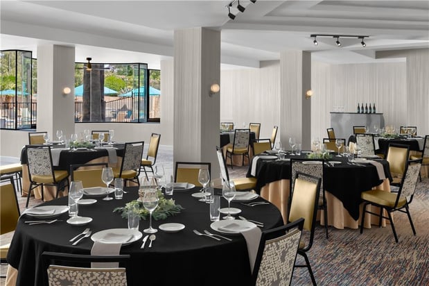 Images Embassy Suites by Hilton Phoenix Biltmore