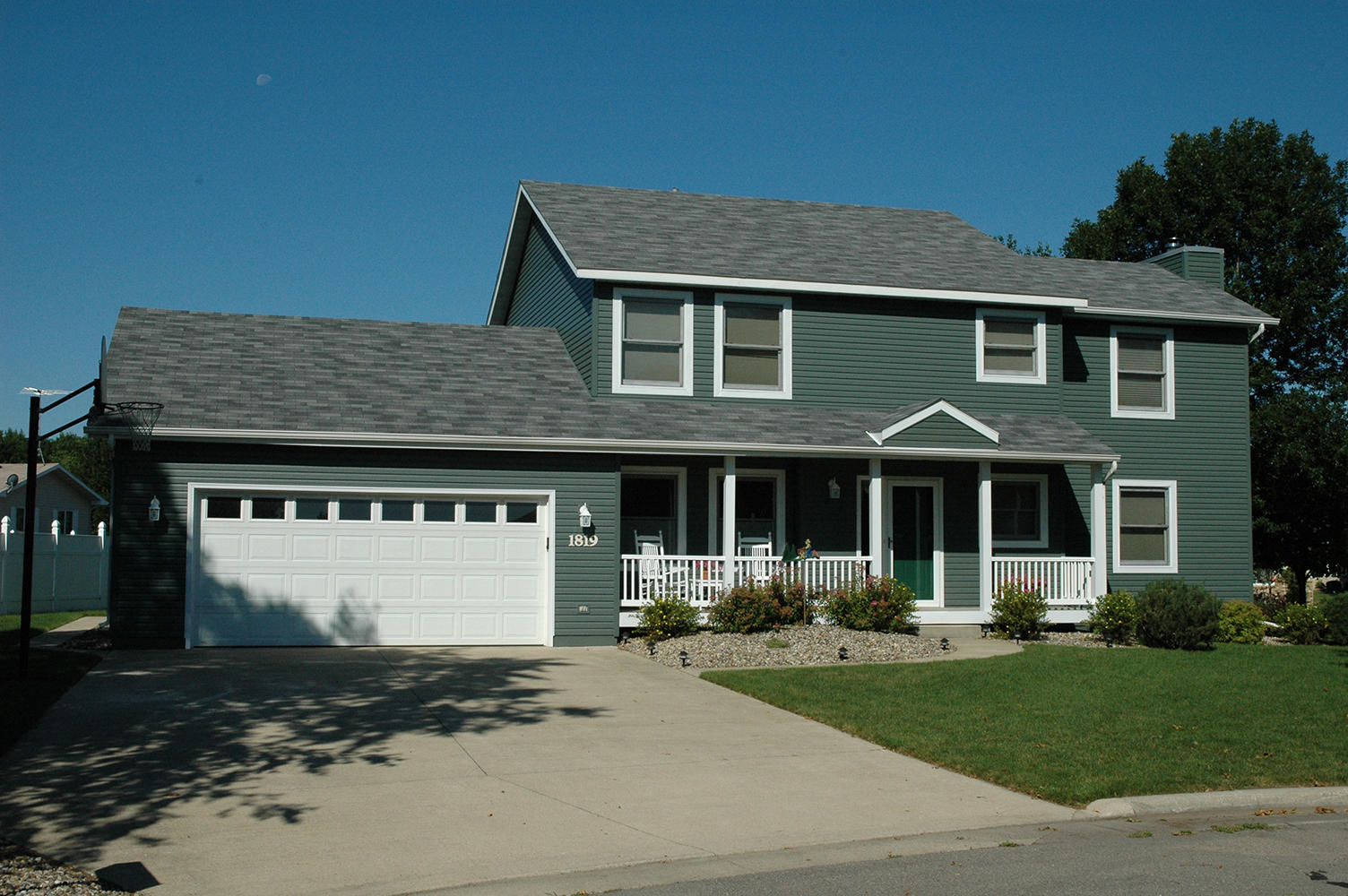 New project on 29th Avenue in Plymouth. This home has truly been transformed with a new modern look! Included is our ABC Seamless Steel Siding in the color of Willow with Glacier White soffit-fascia and trims, as well as our ABC Seamless Designer Gutters.