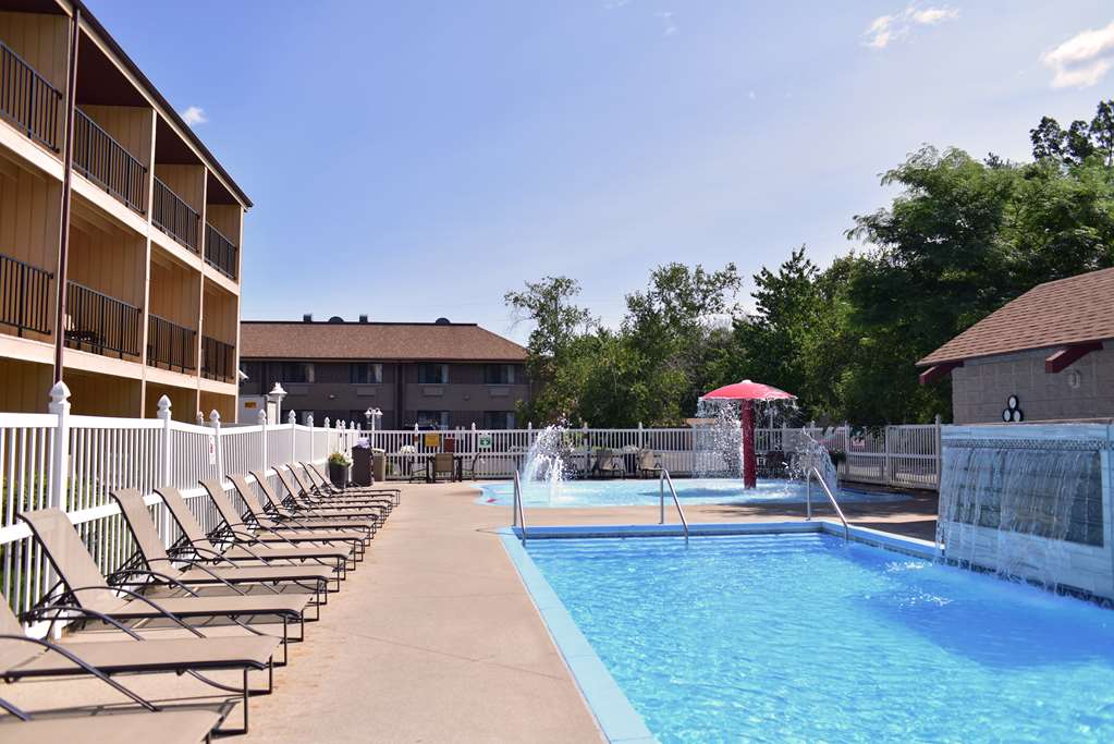 Outdoor Pool Area Best Western Ambassador Inn & Suites Wisconsin Dells (608)254-4477