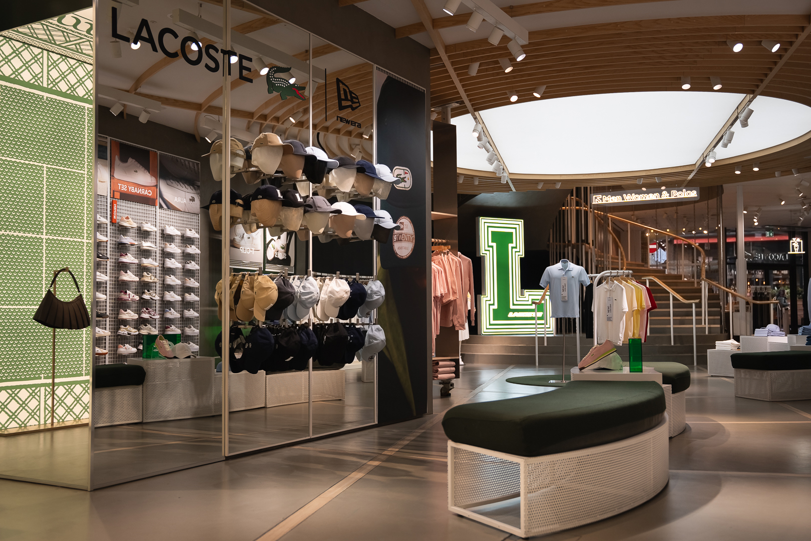 Close Up - Store