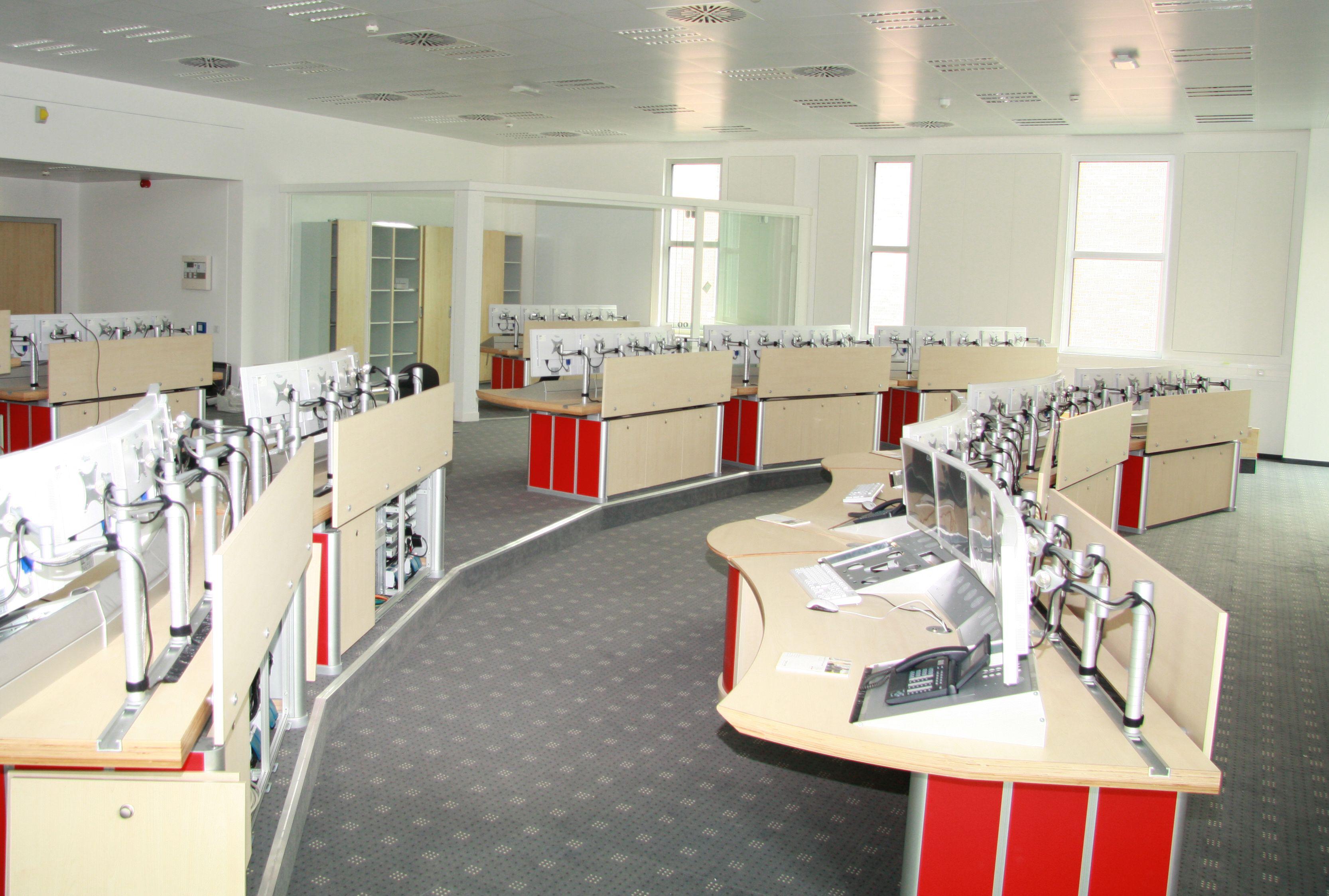 Desk Concept Händler und Leittische GmbH, Industriestr. 38 in Wächtersbach