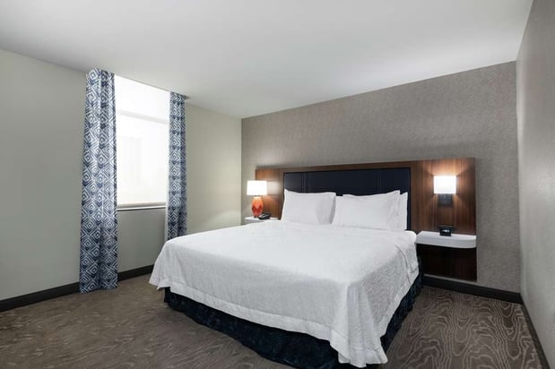 Images Hampton Inn & Suites Fort Wayne Downtown