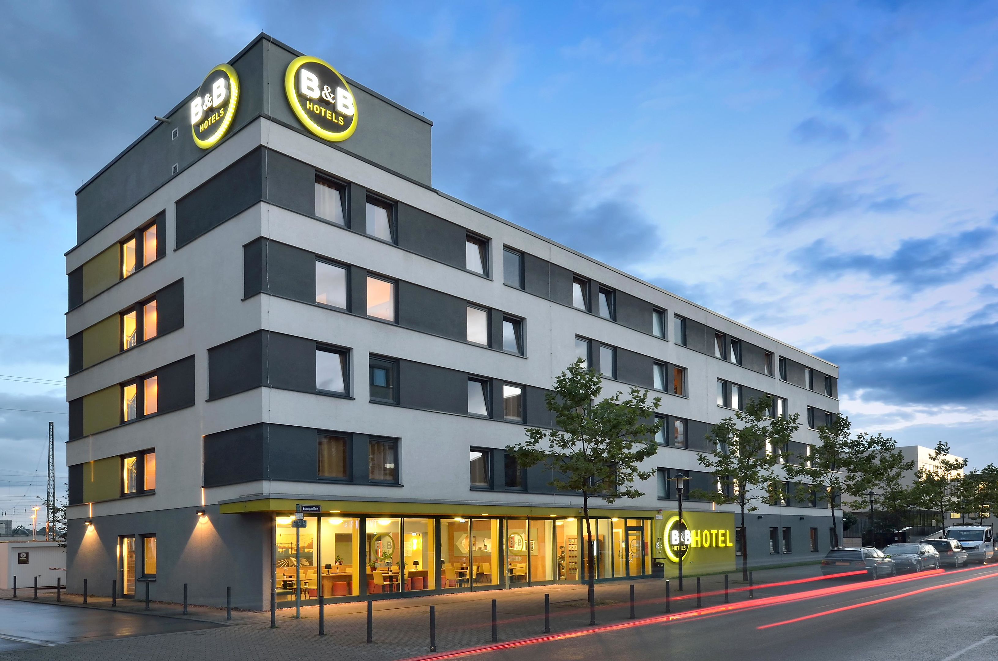 Bild 1 B&B Hotel Saarbrücken-Hbf in Saarbrücken
