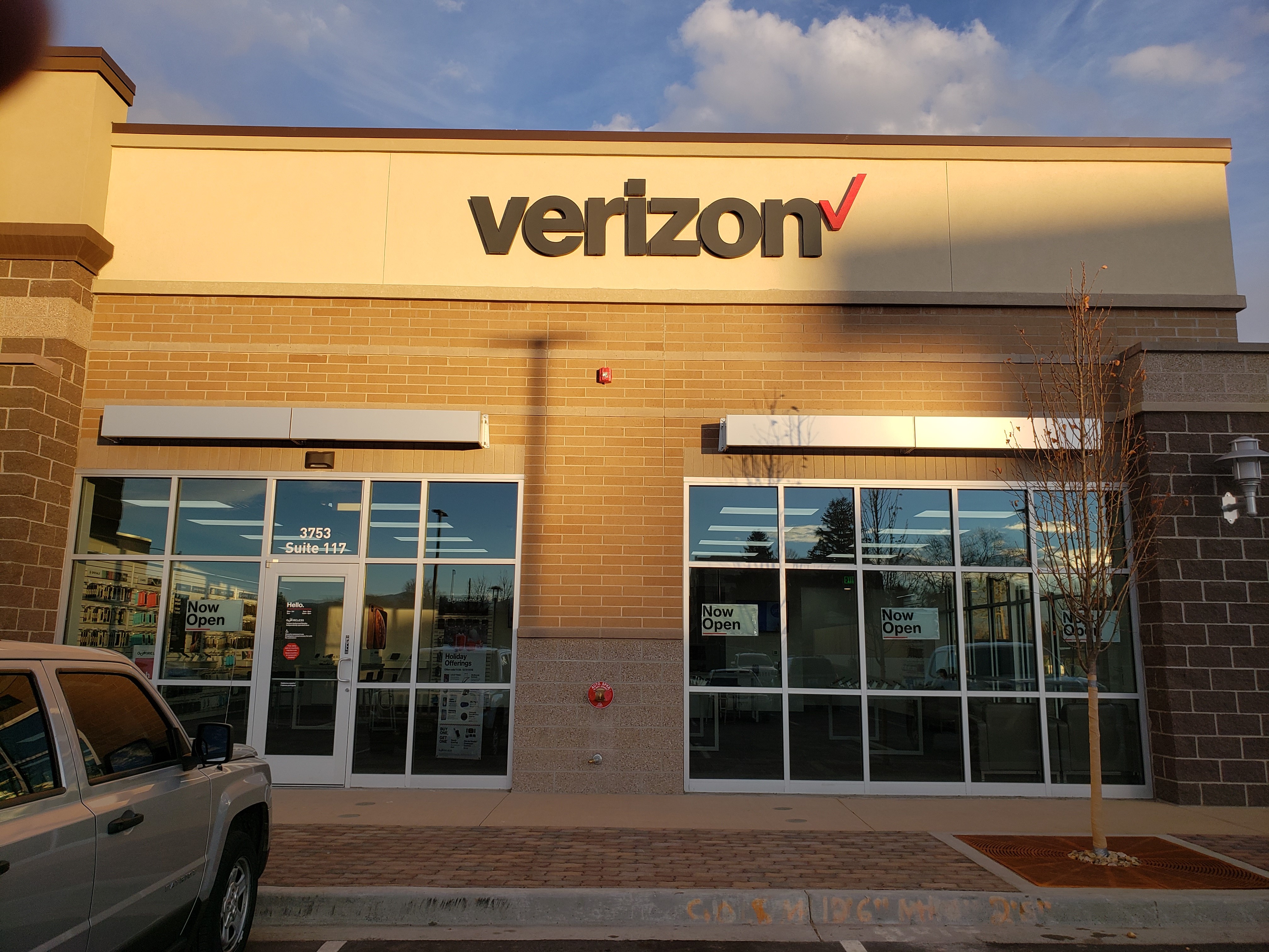 Verizon Authorized Retailer – GoWireless Photo