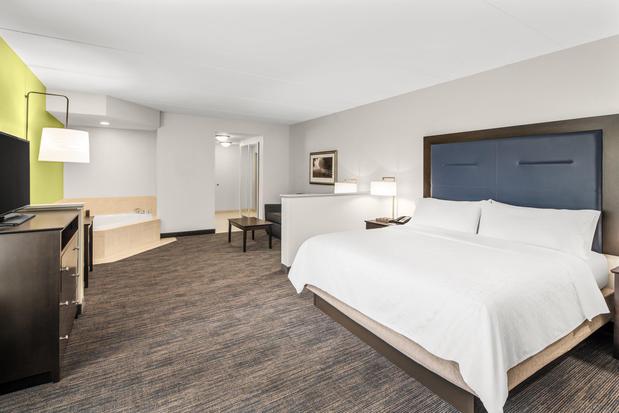 Images Holiday Inn Express & Suites Wilmington-Newark by IHG