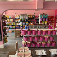 Woof Gang Bakery & Grooming Dunedin is a locally owned family operated business in  US States, Capitals, and Government Links Florida. We are a one-stop pet store offering a personalized customer experience to every visitor that walks through our door.