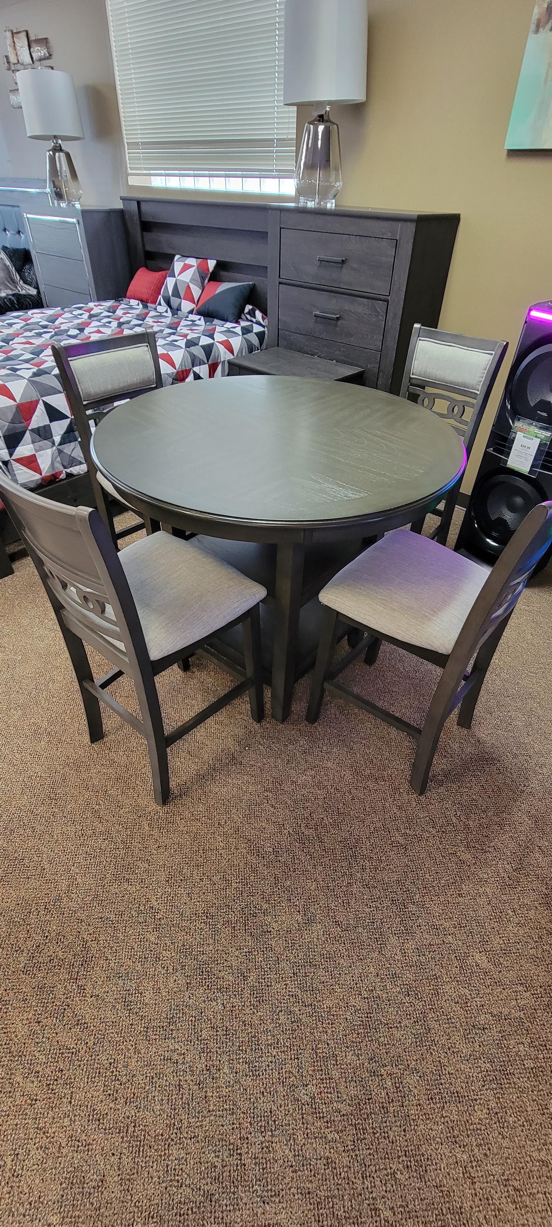 Dining with comfort and convenience is so relaxing. Check out this set that has 2 shelfs below.