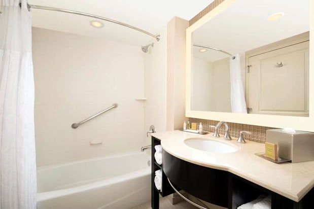 Images DoubleTree by Hilton Hotel Sterling - Dulles Airport