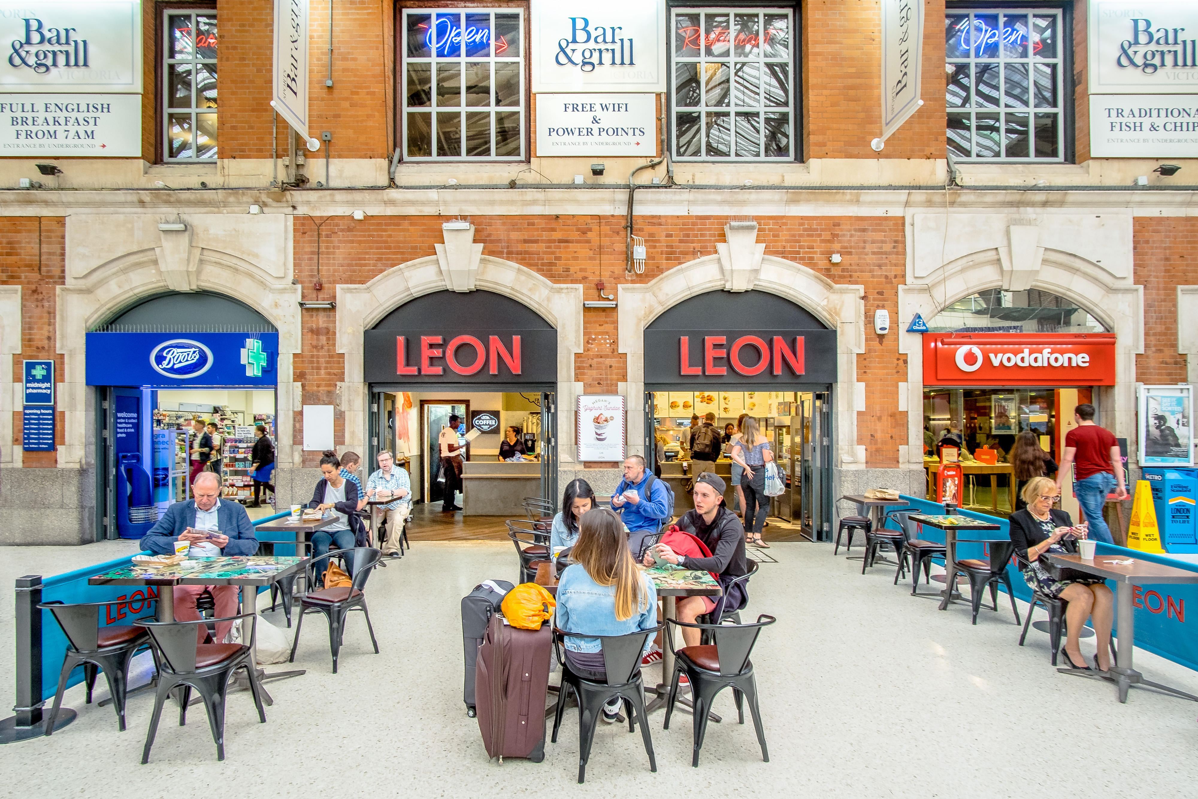 Images LEON Victoria Station (concourse level)