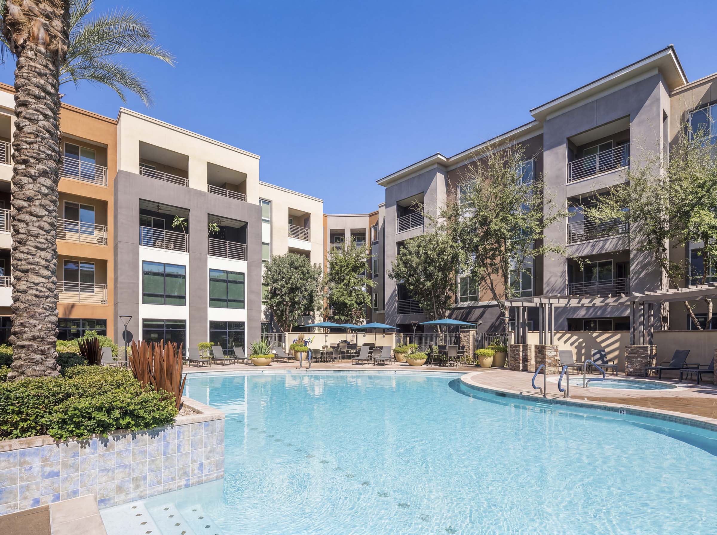 camden-tempe-east-apartments-tempe-az-pool-and-hot-tub