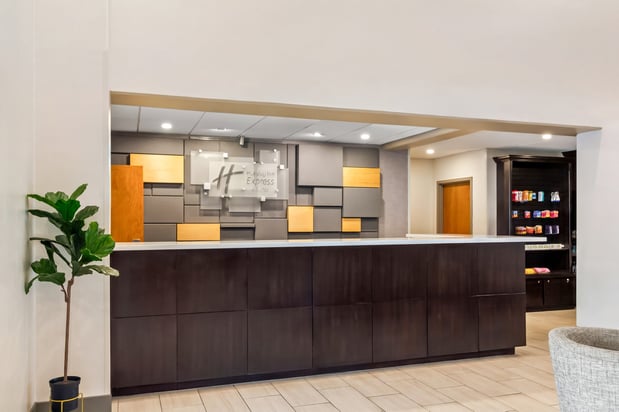 Images Holiday Inn Express & Suites Jacksonville SE- Med Ctr Area by IHG