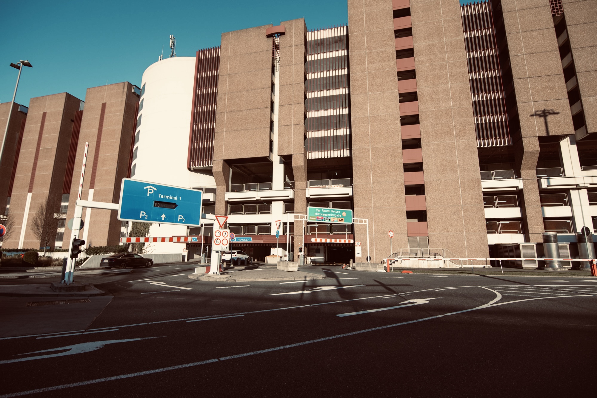 Bild 1 SIXT Car Return Frankfurt Airport in Frankfurt am Main