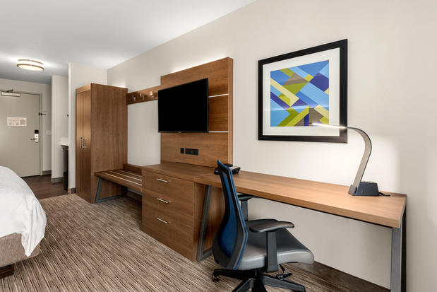 Images Holiday Inn Express & Suites Sumner - Puyallup Area, an IHG Hotel