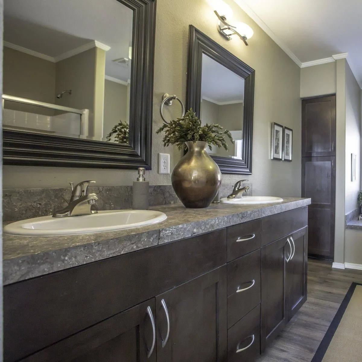 Full Force Contracting Image