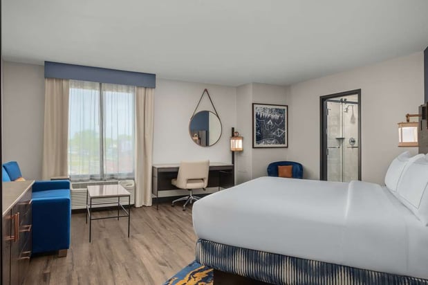 Images Hotel Westport Kansas City, Tapestry Collection by Hilton