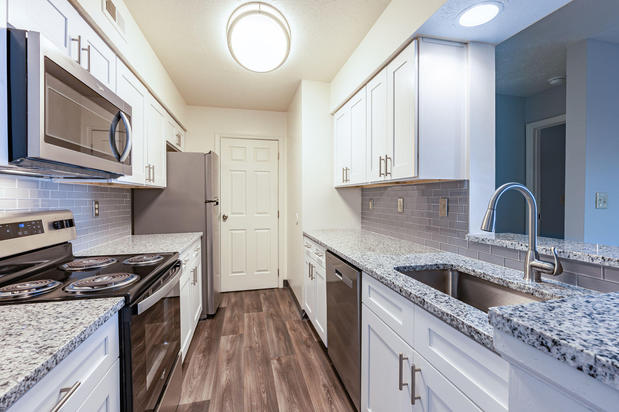 Images Hidden Lakes Apartment Homes