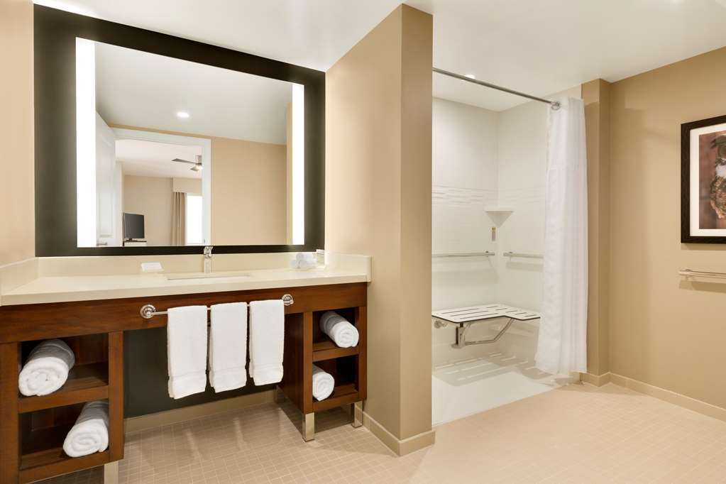 Guest room bath