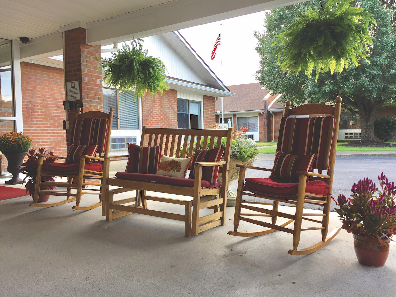 Morningside of Springfield front porch with rocking chairs