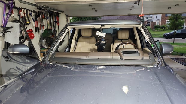 Images Skyview Auto Glass Walled Lake