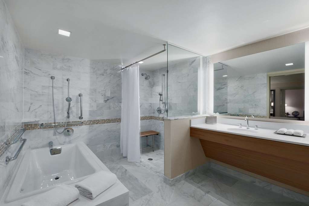 Guest room bath