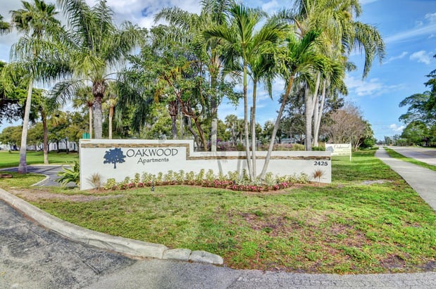 Images Oakwood Townhomes: Lake Worth FL Apartments