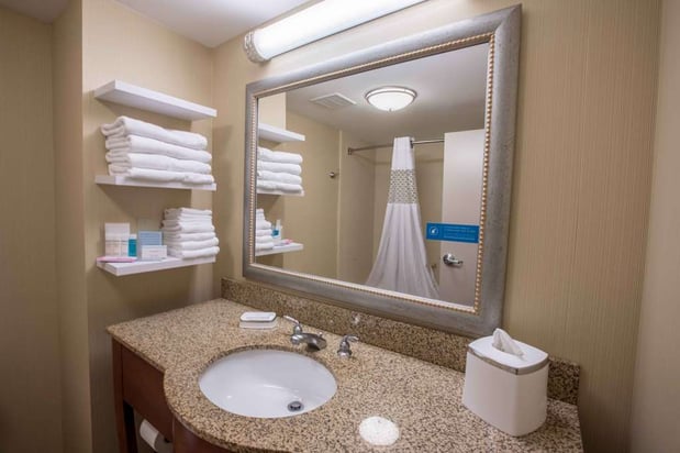 Images Hampton Inn & Suites Tilton