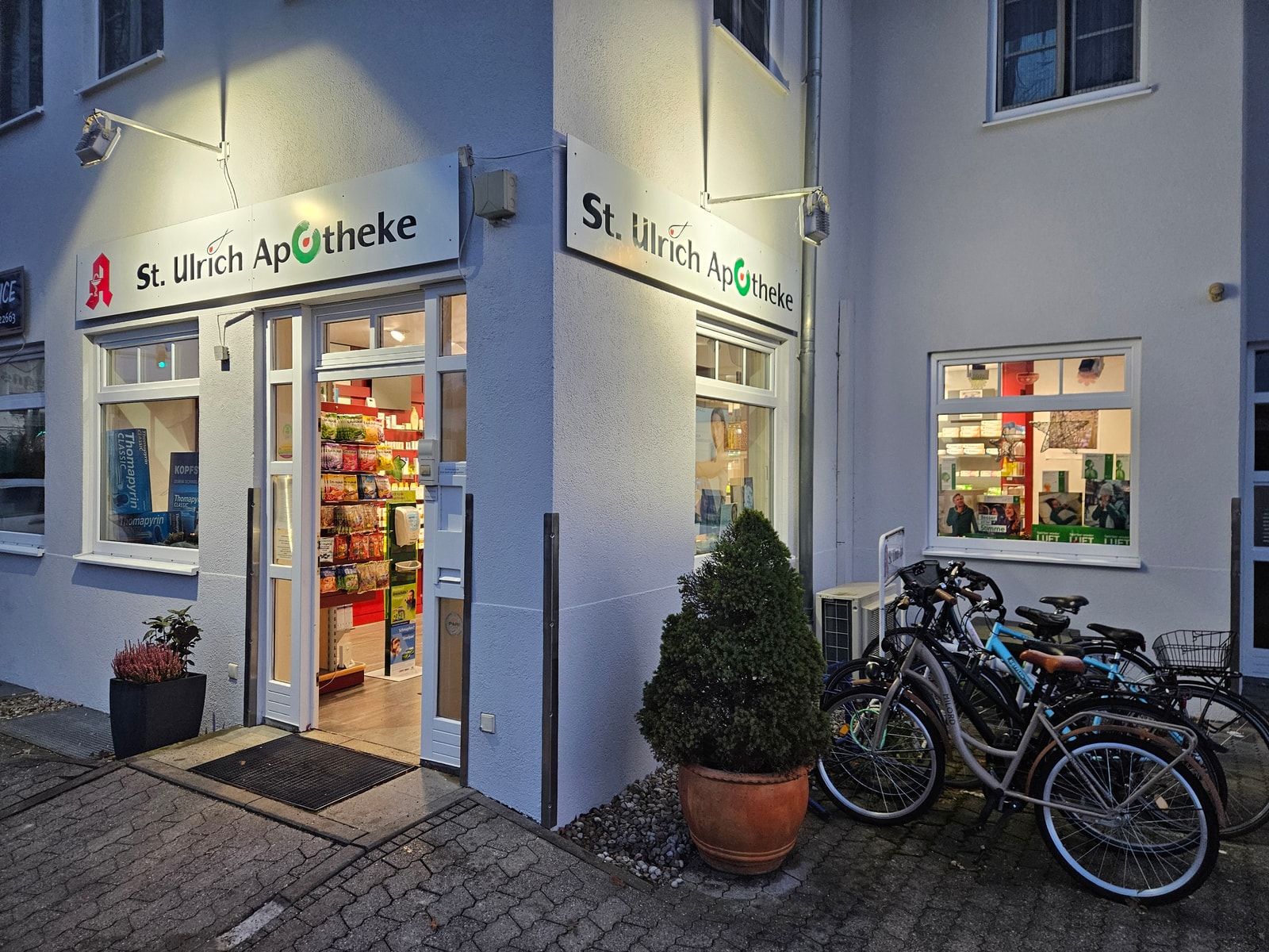 St. Ulrich Apotheke Pliening, Münchener Str. 3 in Pliening