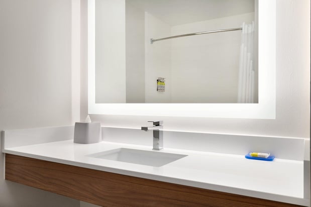 Images Holiday Inn Express & Suites Auburn - University Area by IHG
