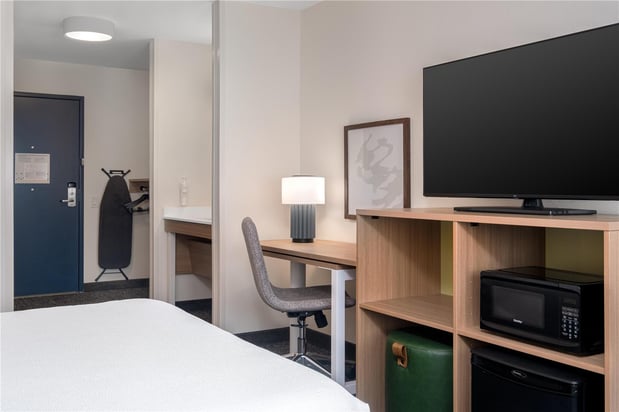 Images Spark by Hilton Springfield Eugene