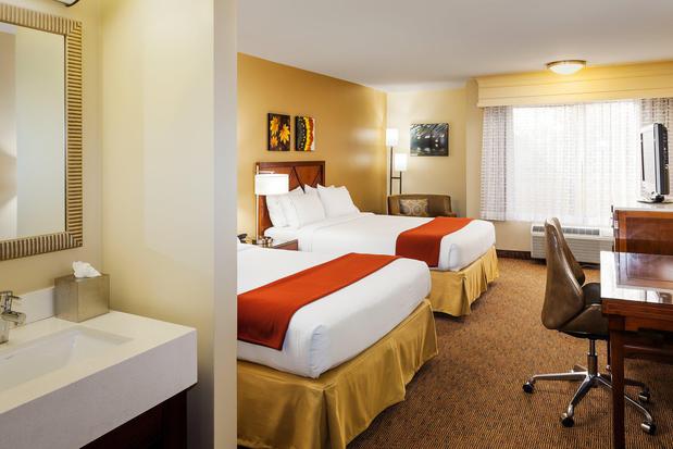Images Holiday Inn Express Simi Valley by IHG