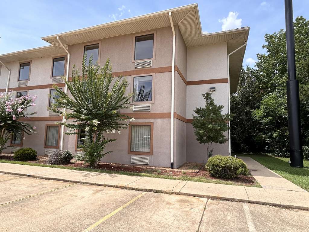 SureStay by Best Western Pearl Jackson Airport Exterior