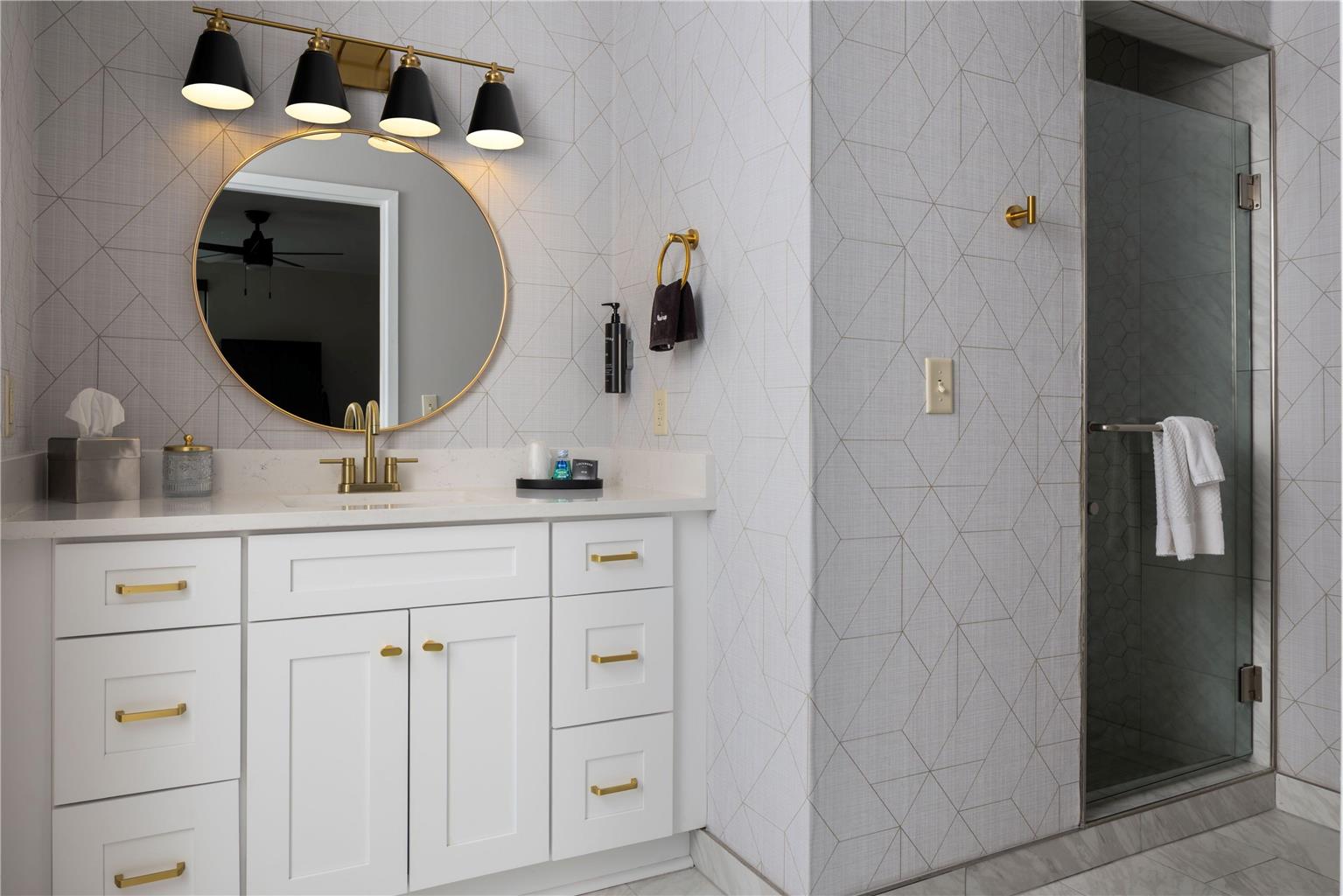 Guest room bath