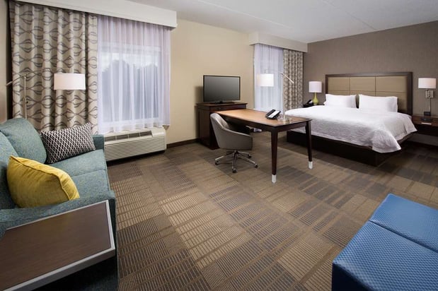 Images Hampton Inn & Suites Falls Church