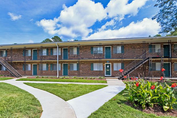 Images University Lake Apartments