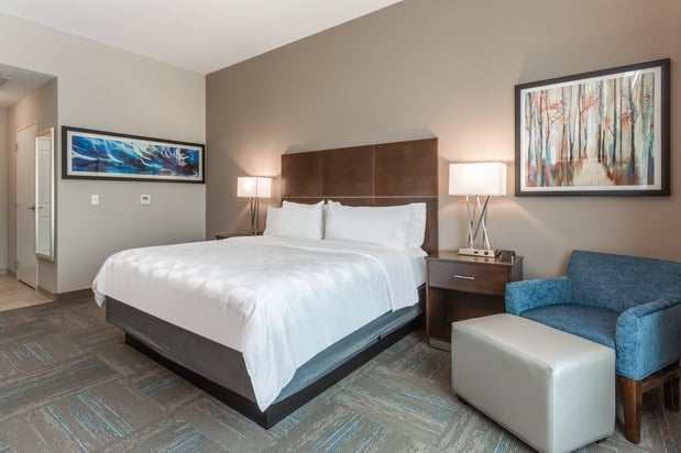 Images Holiday Inn & Suites Jefferson City by IHG