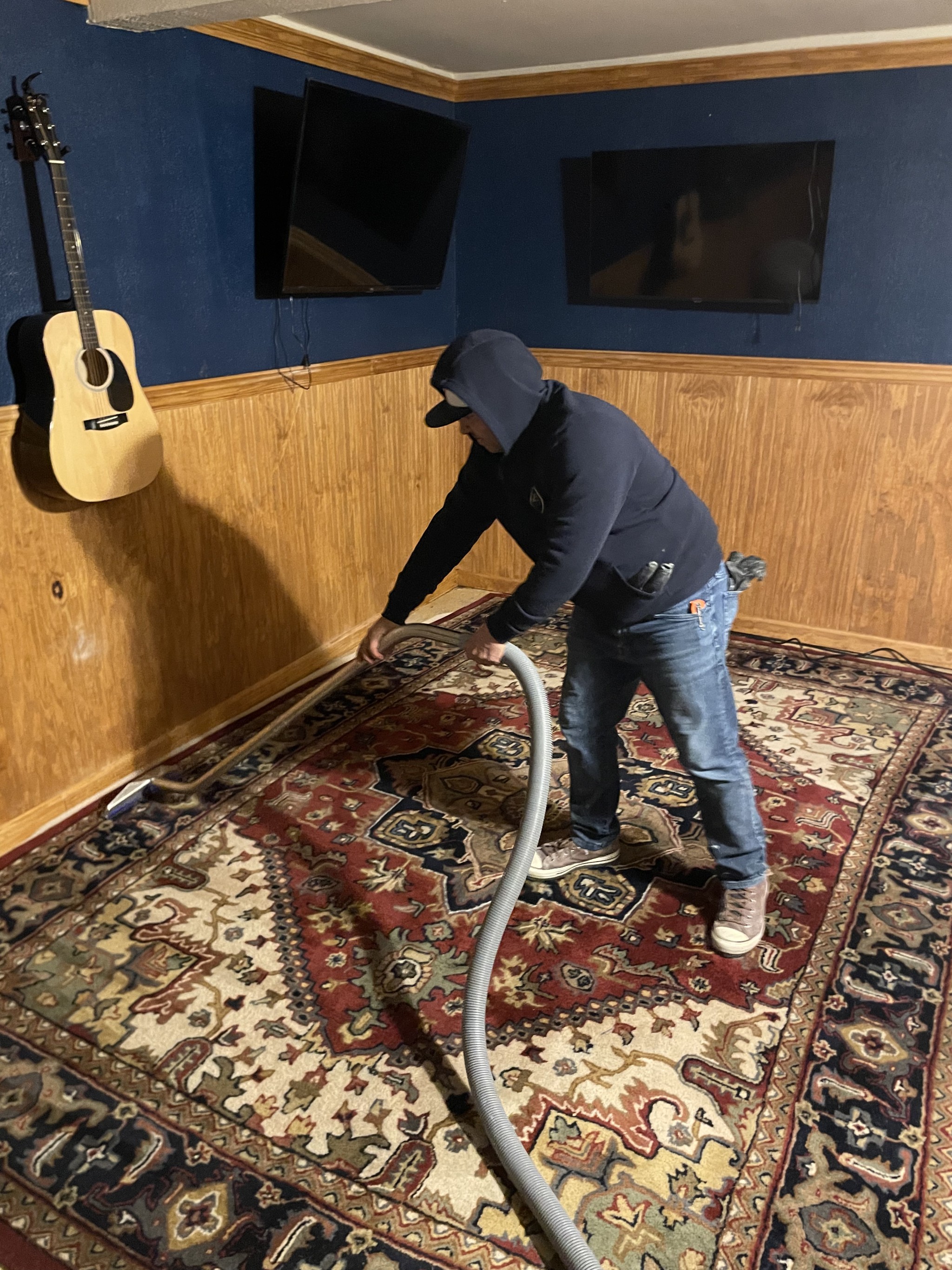water extraction on rug before equipment setup dryout
