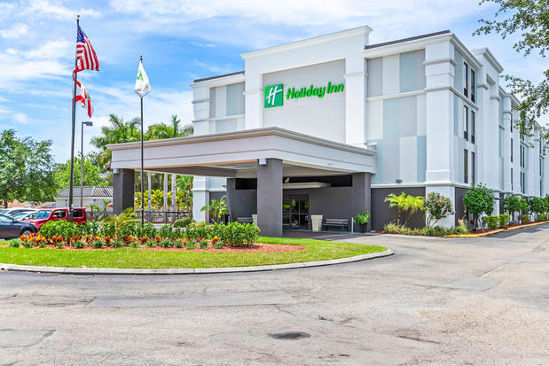 Images Holiday Inn St. Petersburg West