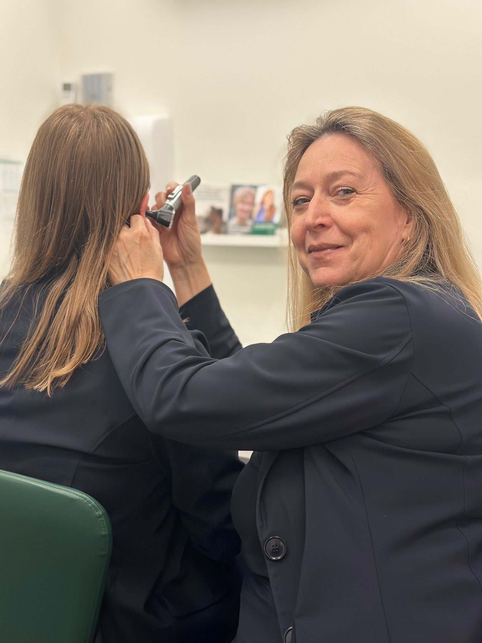 Esther Versteeg-Staal, Audicien en eigenaar in onze Kampen winkel