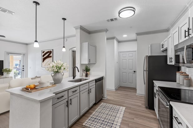 Images Halston World Gateway Apartment Homes
